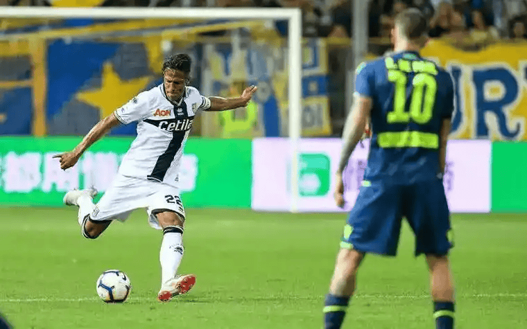 兰斯客场不敌对手,法甲保级压力瞬间放大(兰斯足球队阵容) 兰斯客场不敌对手,法甲保级压力瞬间放大(兰斯足球队阵容)