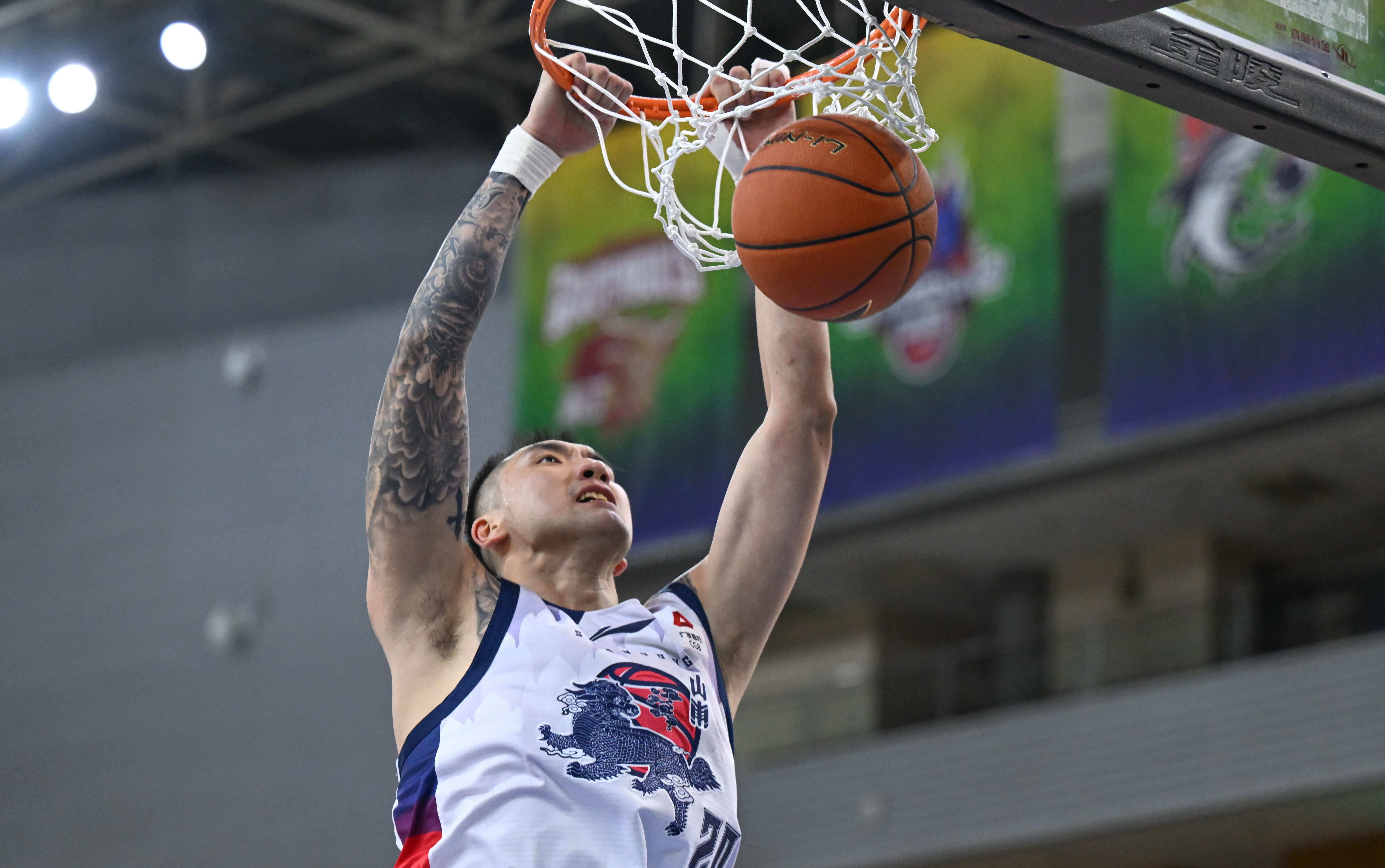 花样篮球表演登上全国热播节目，网友点赞连连(登陆少年演唱会直拍)