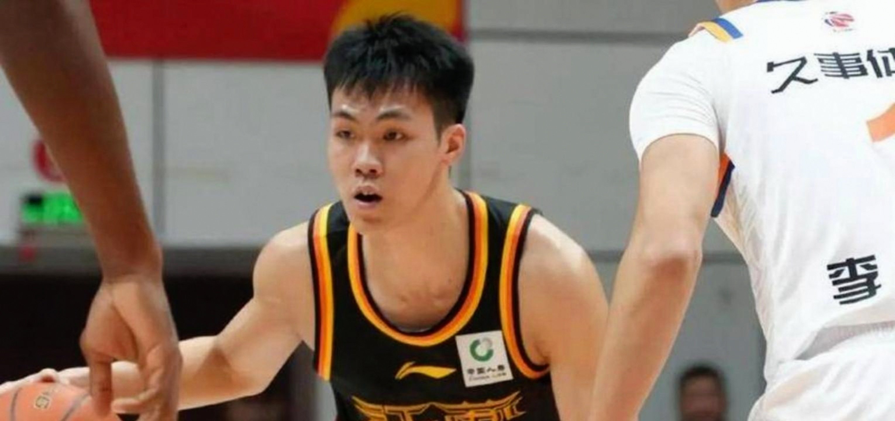 江苏男篮主场大胜,展现出强大实力的简单介绍 江苏男篮主场大胜,展现出强大实力的简单介绍